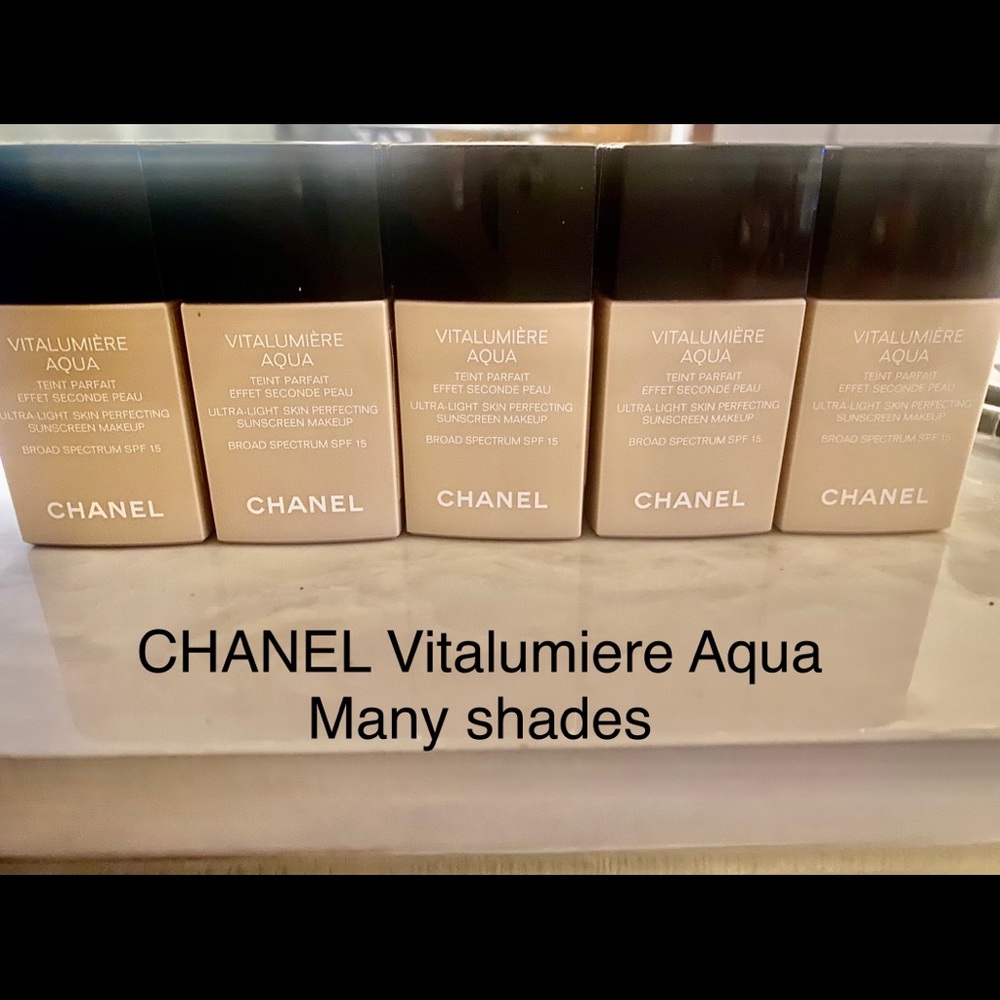 Chanel Vitalumiere Aqua full size Foundation
